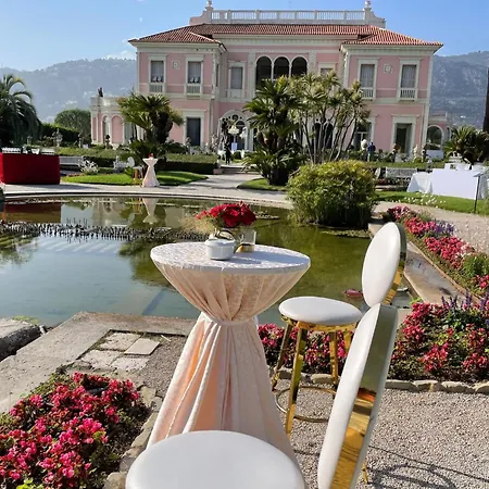 Apartament Camelias *